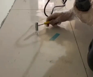 通榆瓷砖开裂维修公司专业分享瓷砖在铺贴前如果没有沥干水分，将会导致以下问题